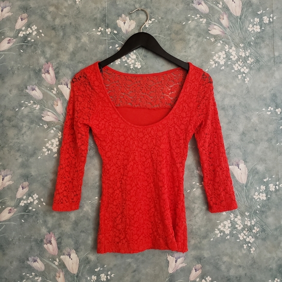 BEBE bright red lace fitted top - Picture 4 of 8